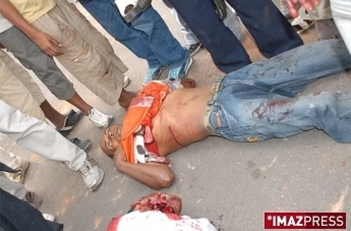 Samedi 7 Fevrier 2009

Antanarivo la police à tiré dans la foules provoquant des dizaines de morts

Photo Fidisoa Ram