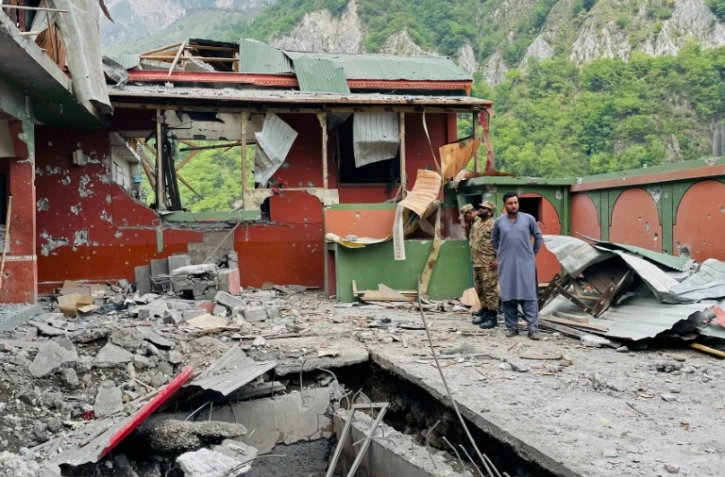 Une mosquée détruite par une frappe indienne le 7 mai 2025 à Muzaffarabad, capitale du Cachemire pakistanais
