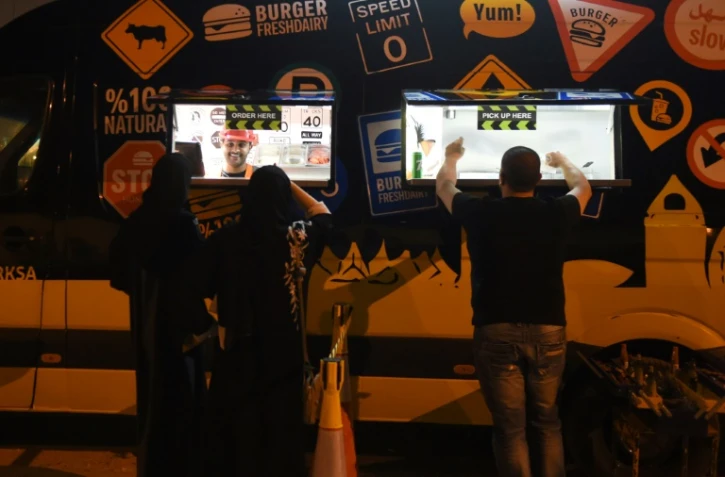 Le "One Way Burger" de Riyad a la particularité d'avoir un cuisinier Saoudien