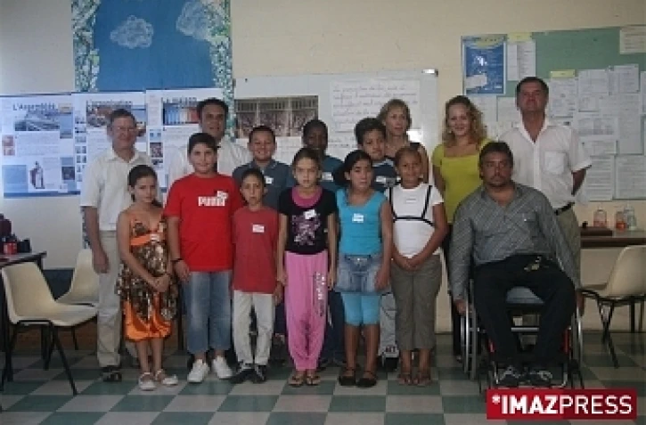Didier Robert a écouté des propositions des enfants pour faciliter la circulation des non voyants dans le contexte urbain