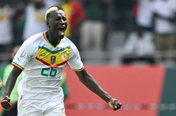 Le milieu du Sénégal Pape Gueye célèbre son but lors de la victoire (3-0) face à la Gambie dans le groupe C de la Coupe d'Afrique dses nations, le 15 janviuer 2024 à Yamoussoukro (Côte d'Ivoire)
