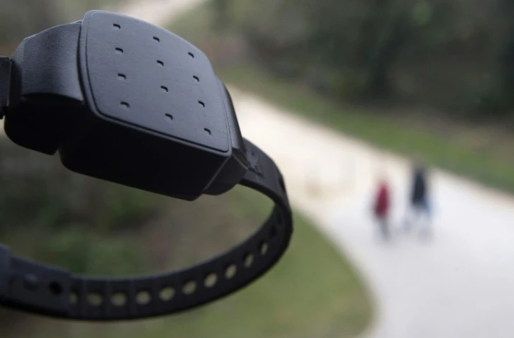 L'Assemblée nationale a voté à la quasi-unanimité une proposition de loi LR contre les violences conjugales, qui prévoit la mise en place en France du bracelet antirapprochement pour les conjoints violents