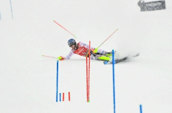 Clément Noël chute dans la première manche du deuxième slalome de Coupe du monde de Flachau, en Autriche, le 17 janvier 2021