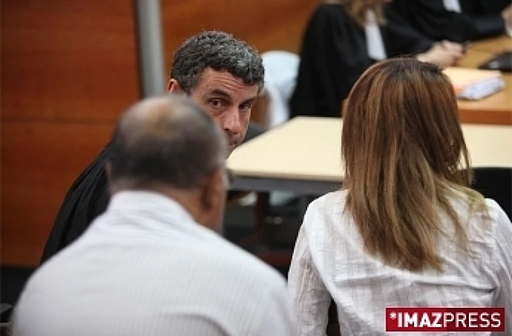 Mardi 24 Février 2009

La cour d'Assises a annulé pour vice de forme toute la procédure qui avait conduit à la mise en examen des 4 hommes pour assassinat dans l'affaire de la tuerie de Fenoarivo près d'Antananari