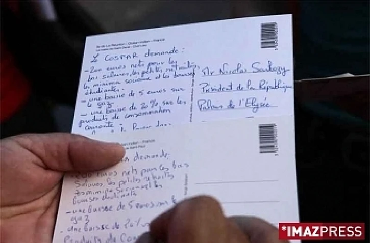 Envoyer ses revendications au président Nicolas Sarkozy par carte postale, c'est l'initiative lancée par le Cospar (collectif des organisations syndicales, partis et associations de la Réunion contre la vie chère) ce mardi 24