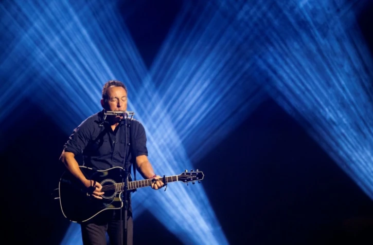 Photo d'archives du 30 septembre 2017 montrant le chanteur américain Bruce Springsteen lors d'une cérémonie sportive à Toronto, au Canada