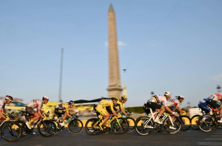 Le Slovène Tadej Pogacar, avec son maillot jaune, vainqueur du Tour de France, à Paris, le 20 septembre 2020