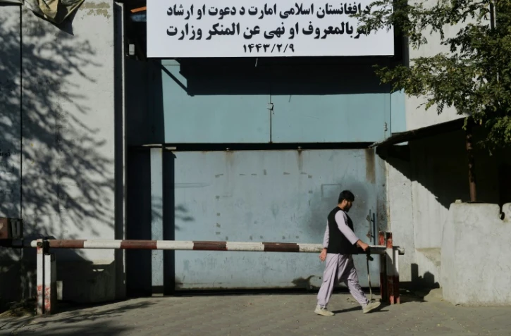 Le panneau du ministère de la Promotion de la vertu et de la Prévention du vice a remplacé celui du ministère des Affaires féminines le 17 septembre 2021 à Kaboul