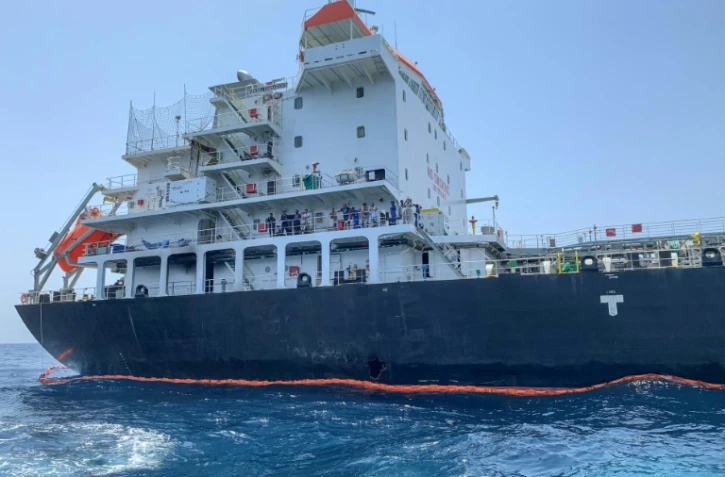 Photo du tanker japonais Kokuka Courageous, prise lors d'un tour organisé par la Marine américaine (NAVCENT) le 19 juin 2019