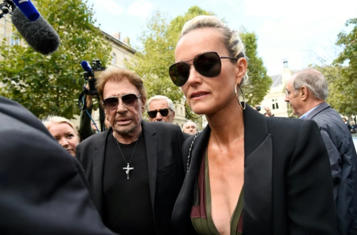 Johnny Hallyday et sa femme Laetitia Hallyday venus assister aux funéraillmes de Mireille Darc en l'église Saint-Sulpice à Paris le 1er septembre 2017