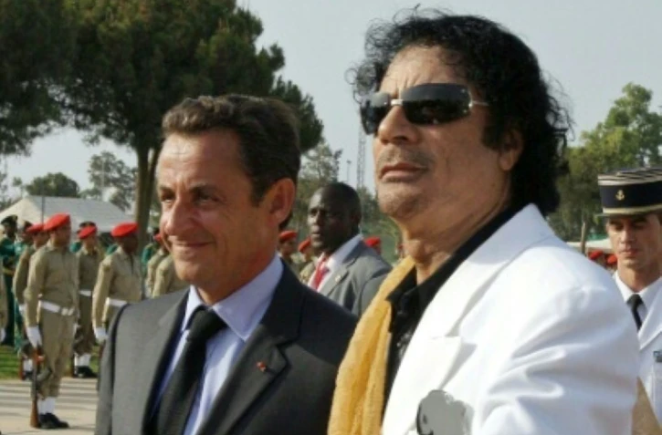 Le président français Nicolas Sarkozy et le président libyen Mouammar Kadhafi à Tripoli, le 25 juillet 2007