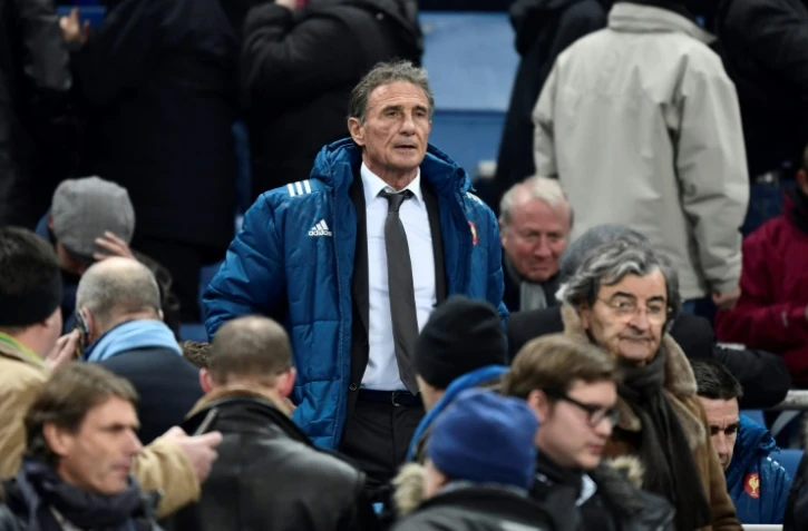 L'entraîneur du XV de France Guy Novès (c) avant le coup d'envoi du test-match face à l'Australie au Stade de France, le 19 novembre 2016