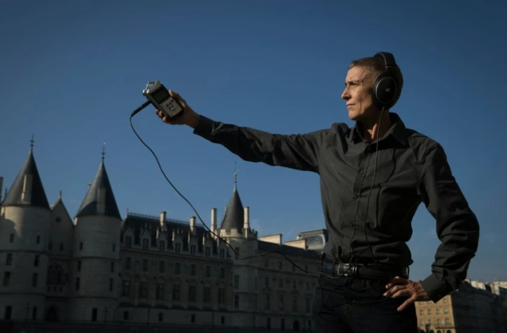 Mylène Pardoen, archéologue des paysages sonores, devant la Conciergerie à Paris, le 4 octobre 2016