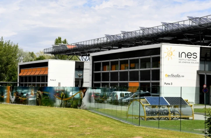 La façade du batiment de l'Ines (Institut national de l'énergie solaire), le 9 juin 2017 sur le site de Savoie Technolac, au Bourget-du-Lac