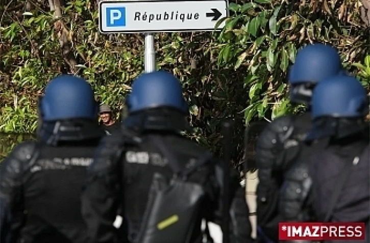 Jeudi 5 mars 2009 : Les forces de l'ordre étaient mobilisées en nombre pour cette manifestation très attendue