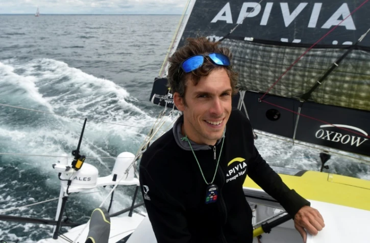 Le skipper français Charlie Dalin, à bord de son monocoque "Apivia", le 19 juin 2020 au large de Port-la-Forêt