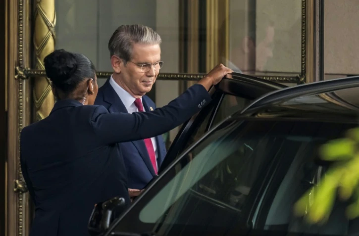 Le secrétaire américain au Trésor Scott Bessent quitte son hôtel pour se rendre à une réunion avec des responsables chinois sur les droits de douane à Genève, le 10 mai 2025
