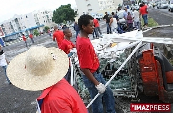 Mercredi 11 Mars 2009

Dégâts après une nuit d'émeutes au Chaudron