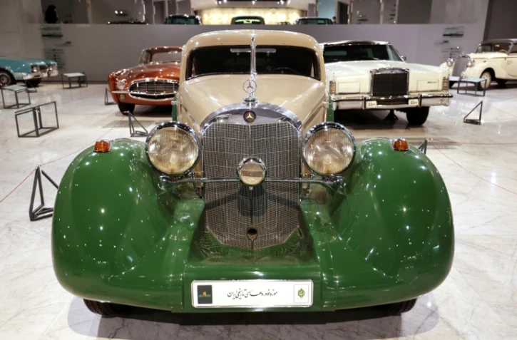Une voiture Mercedes Benz 500K de 1934 exposée au Musée des voitures anciennes près de Téhéran, le 24 novembre 2021 en Iran