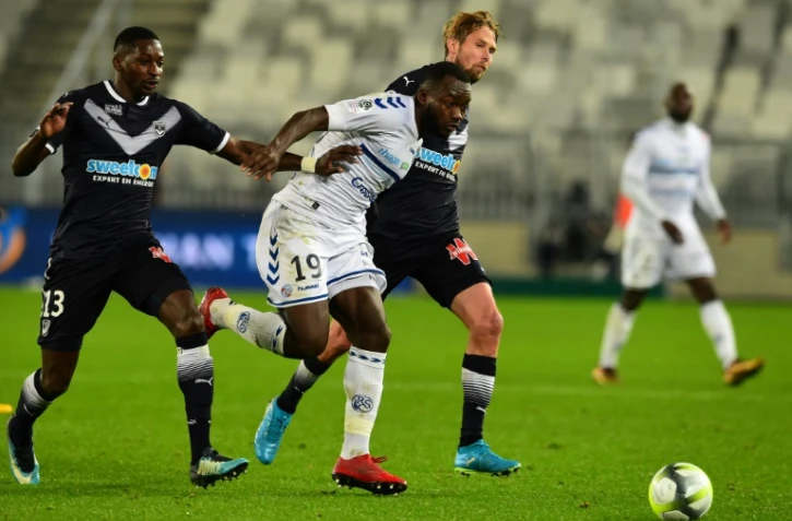 L'attaquant Stéphane Bahoken (c) auteur du 1er but pour Strasbourg face à Bordeaux, le 8 novembre 2017 à Bordeaux  
