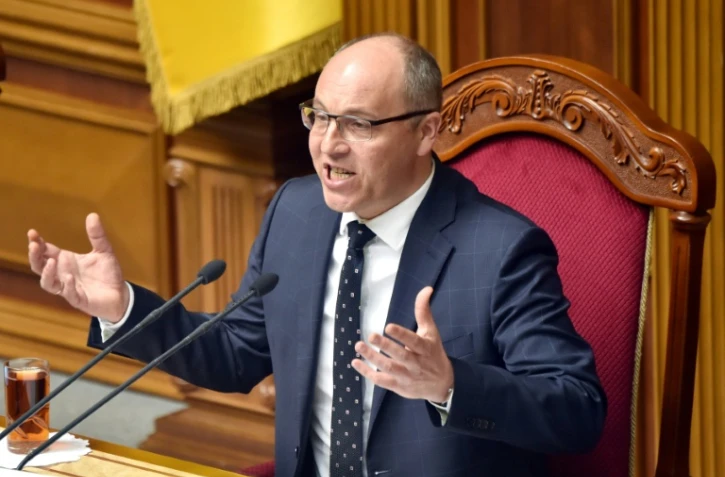 Photo d'archives du 22 mai 2019 montrant Andriï Parouby, alors président du parlement ukrainien, qui s'exprime devant ses collègues à Kiev