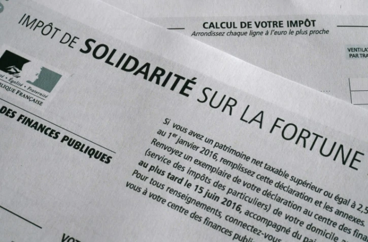 Mesure la plus controversée du budget 2018, la transformation de l'ISF en impôt sur le seul patrimoine immobilier a été votée jeudi en commission à l'Assemblée, avec des retouches sur les biens ostentatoires, malgré de vives oppositions à gauche et réserves à droite.