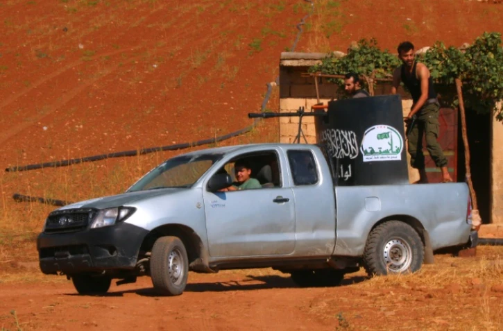Des combattants à bord d'un véhicule armé le 1er septembre 2015 à Marea