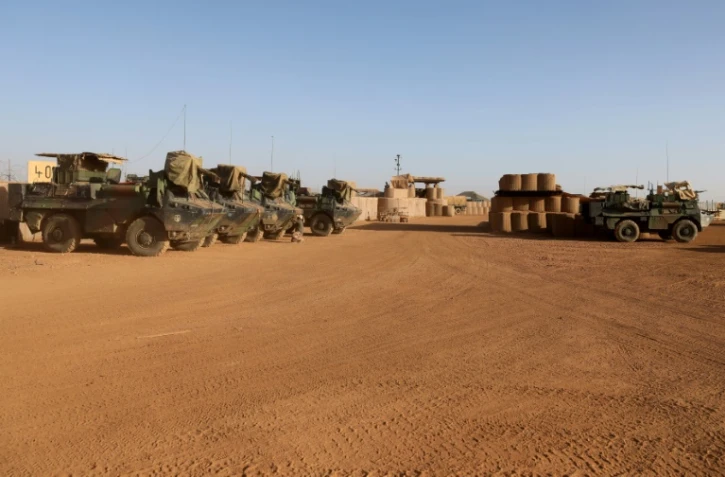 Des véhicules blindés de la Task Force Takuba, mission militaire internationale au Sahel, stationnés sur la base de Ménaka, au Mali, le 7 décembre 2021