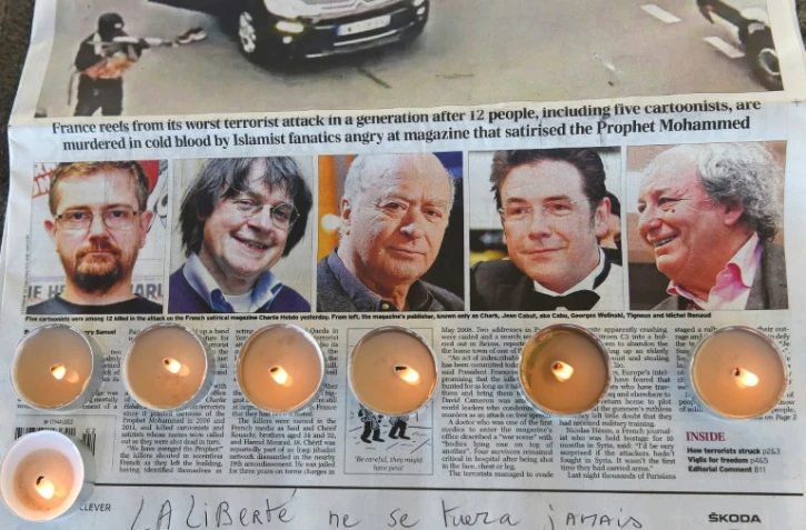 Hommage aux dessinateurs de Charlie Hebdo assassinés lors d'un rassemblement à Marseille, le 8 janvier 2015