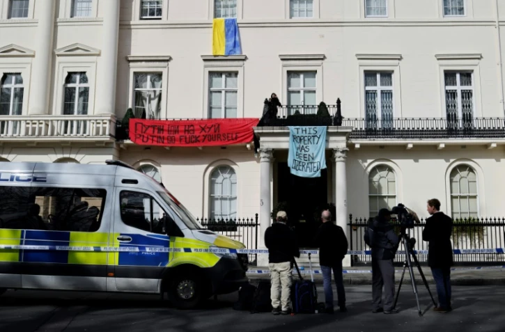L'hôtel particulier d'un oligarque russe occupé par des manifestants à Londres, le 14 mars 2022
