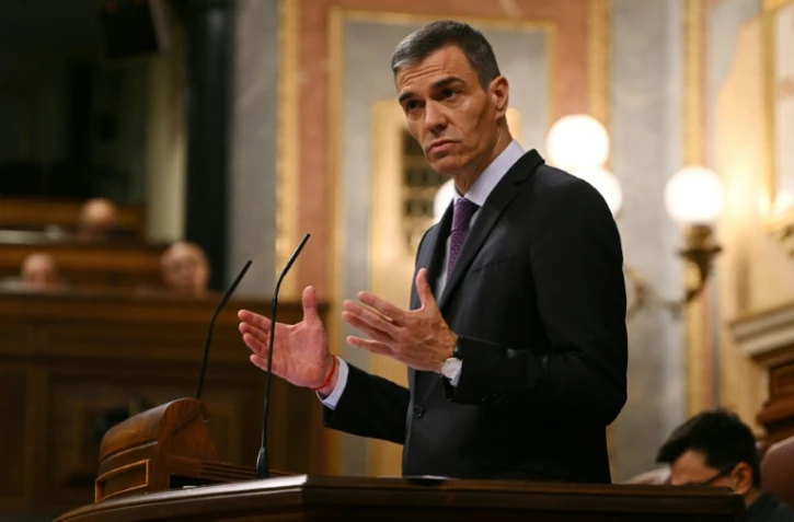 Le Premier ministre espagnol Pedro Sánchez s'exprime lors d'une session plénière au Parlement espagnol à Madrid, le 9 juillet 2025