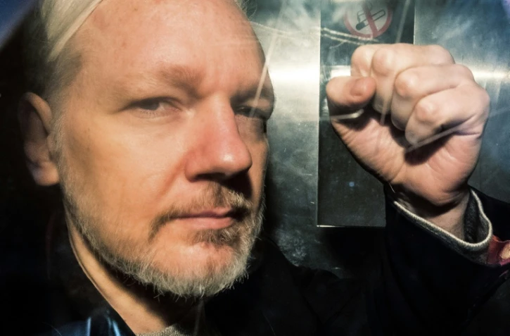 Le fondateur de Wikileaks Julian Assange dans un fourgon de police le 1er mai 2019 Ă Londres