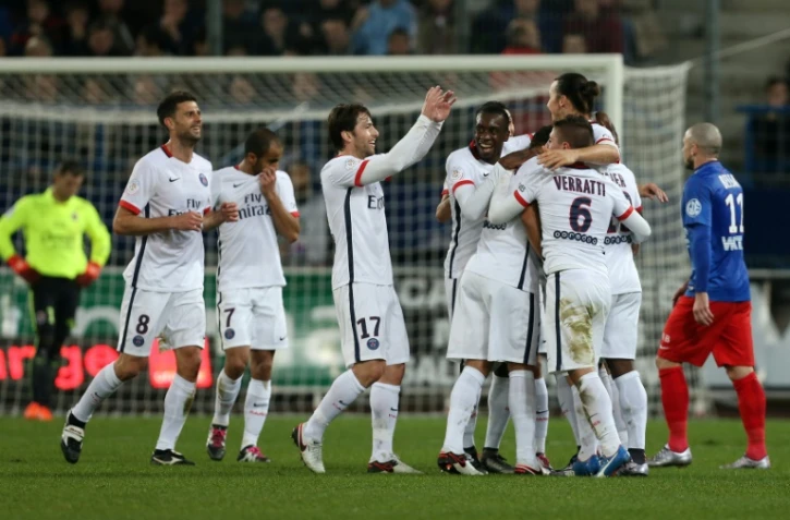 Les Parisiens fêtent le but somptueux de Zlatan Ibrahimovic face à Caen au stade Michel d'Ornano, le 19 décembre 2015