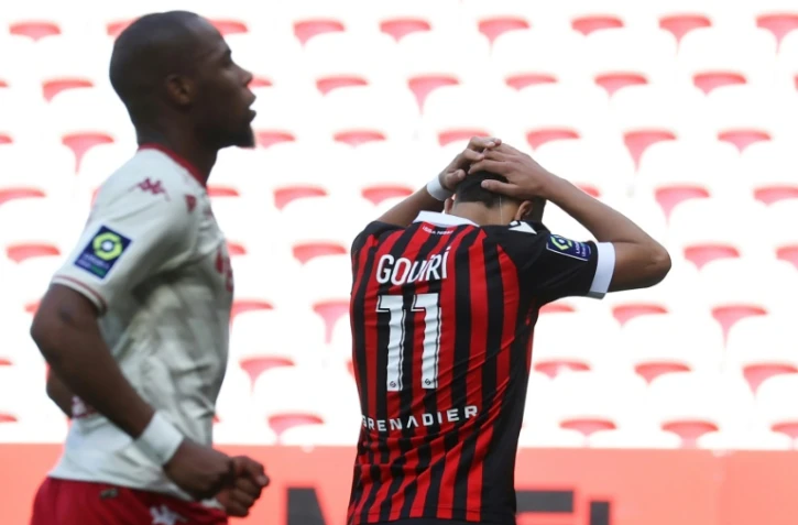 L'attaquant niçois Amine Gouiri vient de manquer un penalty décisif contre l'AS Monaco lors du derby azuréen disputé à l'Allianz Riviera, le 19 septembre 2021   