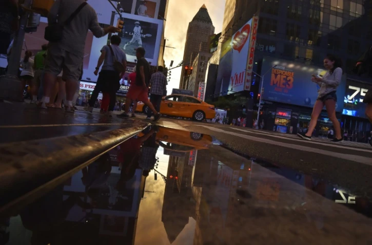 Le célèbre Times Square, à New York, vu du sol