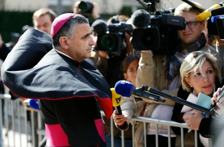 L'archevêque de Rouen Dominique Lebrun répond aux journalistes le 2 octobre 2016 avant une cérémonie pour la réouverture de l'église Saint-Etienne-du-Rouvray où le Père Jacques Hamel a été assassiné par un jihadiste en juillet