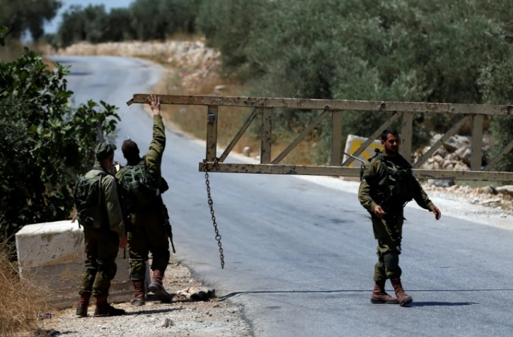 Des militaires israéliens à un barrage près de Ramallah, le 17 juin 2017