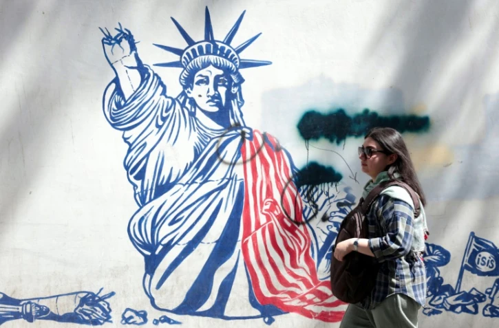 Une peinture murale anti-américaine près de l'ancienne ambassade des Etats-Unis à Téhéran, le 11 mai 2025