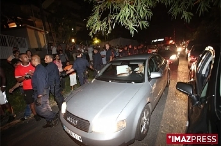 Mardi 21 Avril 2009


Une trentaine de policiers et de gendarmes mobiles sont intervenus à 21 heures 30 ce mardi 21 avril 2009 pour dégager l'accès du siège du Crédit agricole