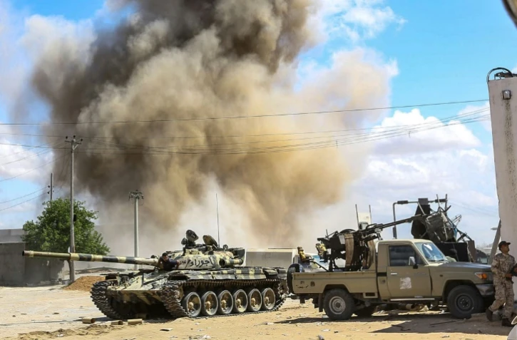 Des forces loyales au Gouvernement d'union nationale, à Wadi Rabi au sud de Tripoli, le 12 avril 2019
