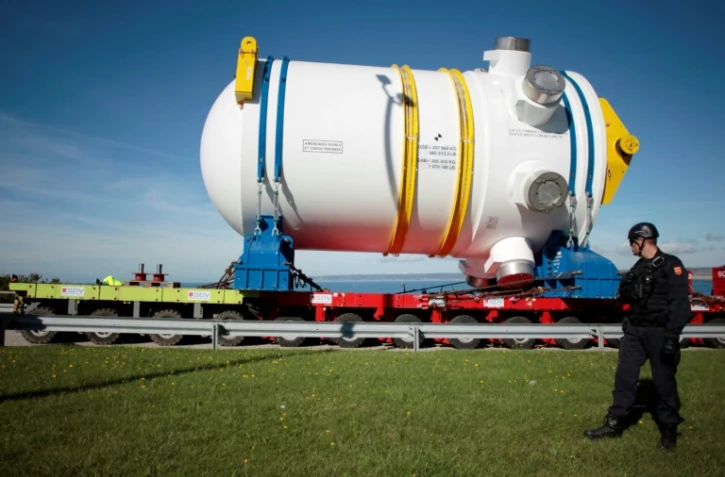 La cuve de l'EPR acheminée à Flamanville dans la Manche, le 7 octobre 2013