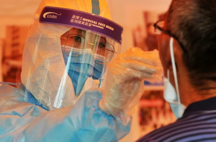 Réalisation d'un test à Qingdao, en Chine, le 13 octobre 2020