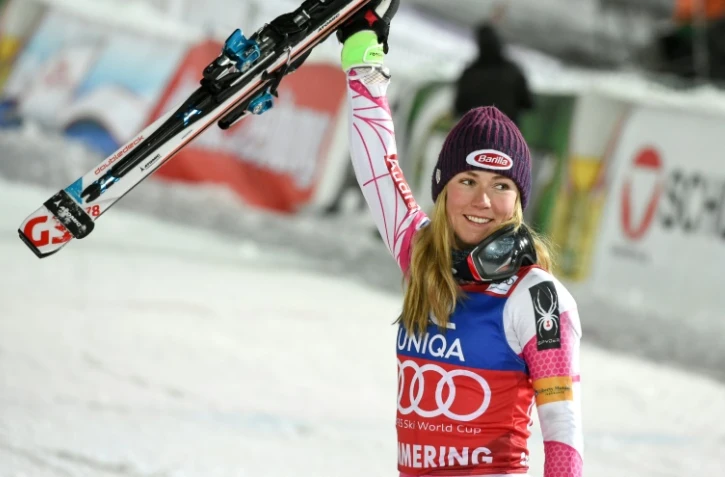 Mikaela Shiffrin célèbre sa victoire lors du slalom de Semmering (Autriche), le 29 décembre 2016