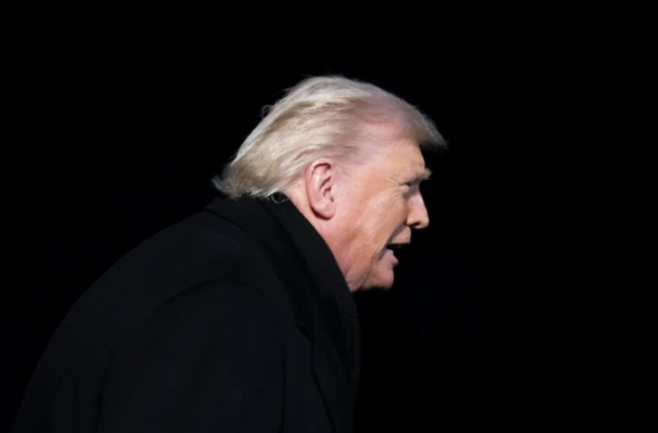 Donald Trump peu avant d'embarquer pour Davos mardi soir à Washington, le 20 janvier 2026.