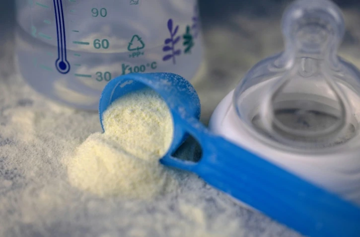 Nestlé, accusé d'avoir tardé à rappeler du lait infantile après avoir identifié la présence de toxine dans ses produits, a réfuté vendredi les accusations de l'association Foodwatch qui a porté plainte auprès du parquet de Paris aux côtés de huit familles