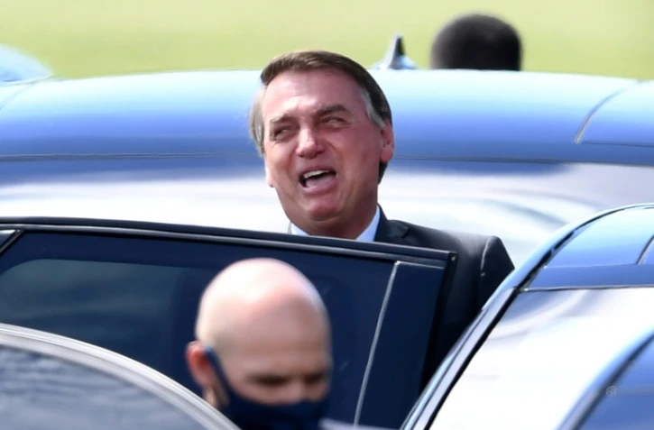 Le président brésilien Jair Bolsonaro le 27 avril 2021 à Brasilia quittant sa résidence officielle.