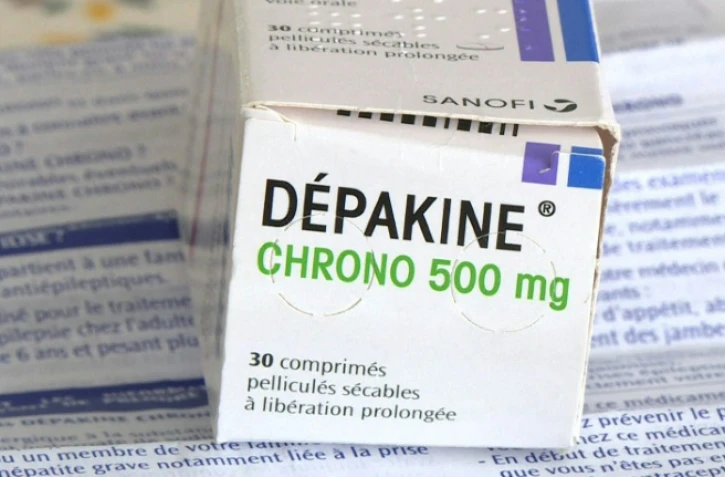 Une boîte de l'anti-épileptique Dépakine utilisée par des parents de victimes, le 13 décembre 2016 à Paris