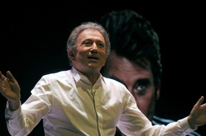 Michel Drucker sur scène, le 12 février 2016 à Amiens