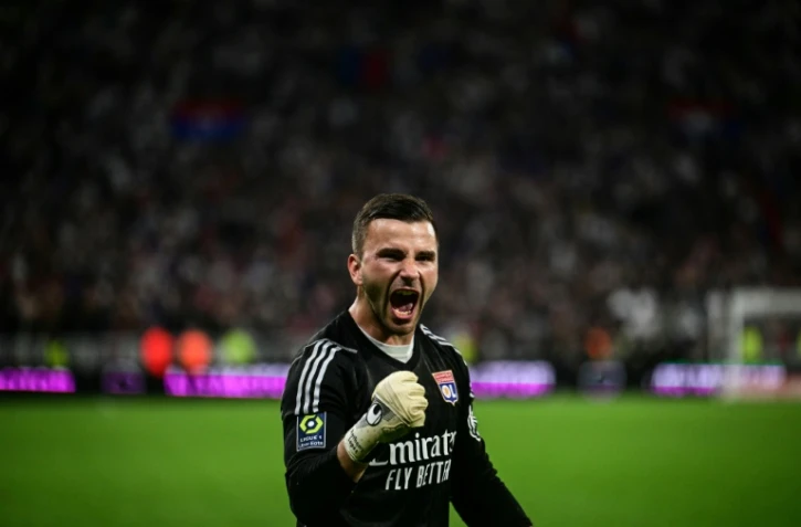 Le gardien de l'OL Anthony Lopes exulte après le succès 4-3 face à Brest, le 14 avril 2024 au Groupama Stadium