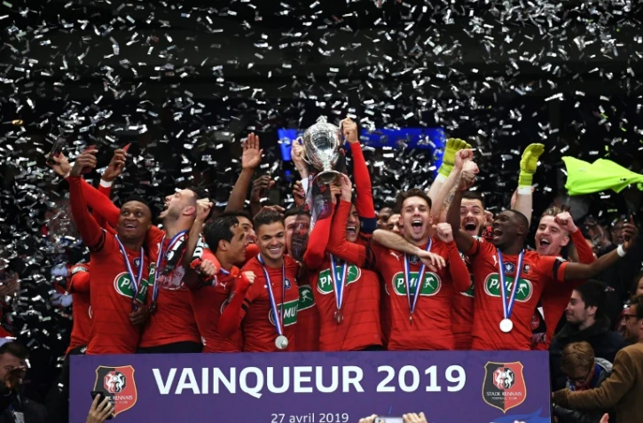 Les joueurs de Rennes soulèvent la Coupe de France le 27 avril 2019 au Stade de France